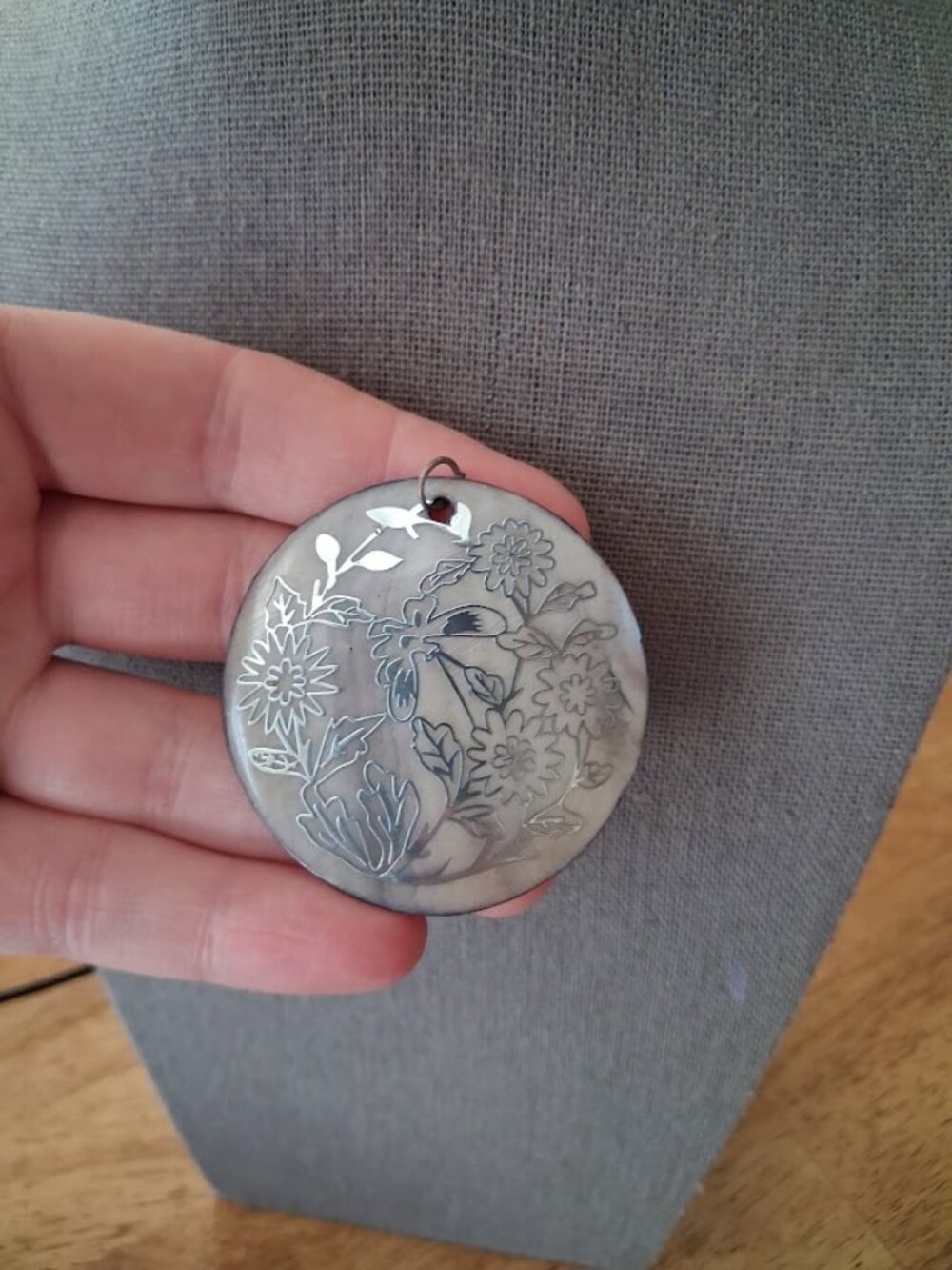 Floral style pendant
